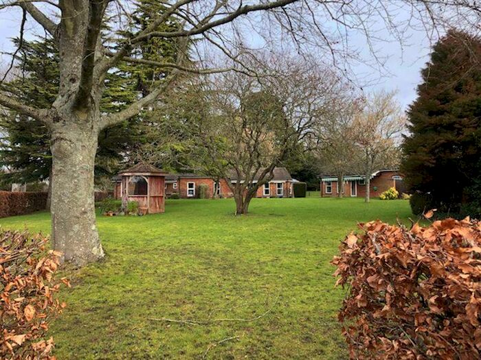 2 Bedroom Bungalow To Rent In Bedfield Lane, Winchester, SO23
