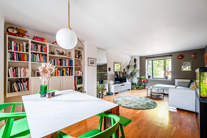 2 Bedroom Flat For Sale In Goldsmiths Row, Hackney, London, E2
