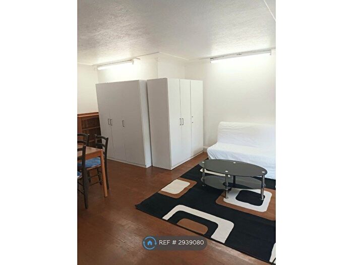 2 Bedroom Flat To Rent In Holly Court, London, E13