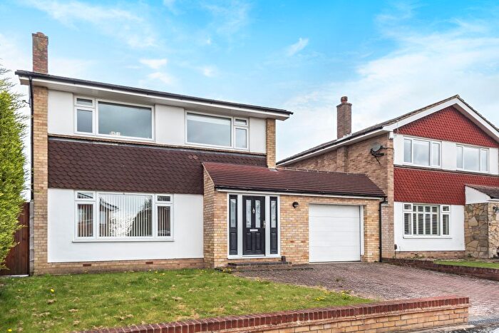 3 Bedroom Detached House To Rent In Broadwalk, Orpington, BR6