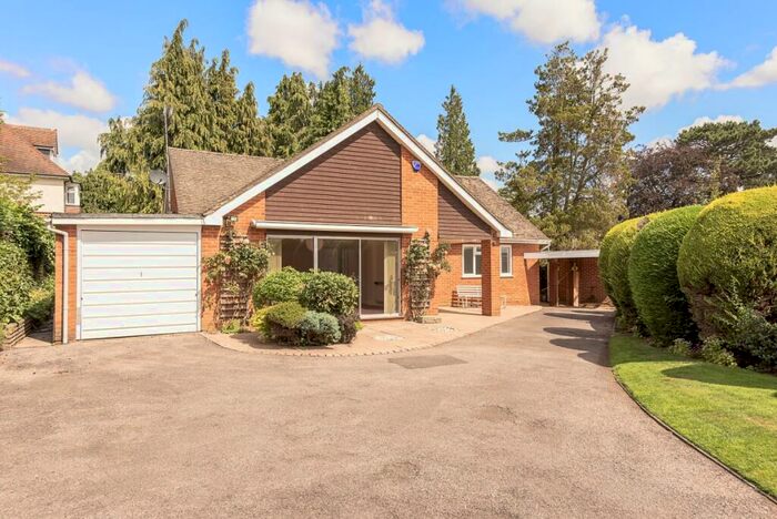 3 Bedroom Bungalow To Rent In Amenbury Lane Harpenden, AL5