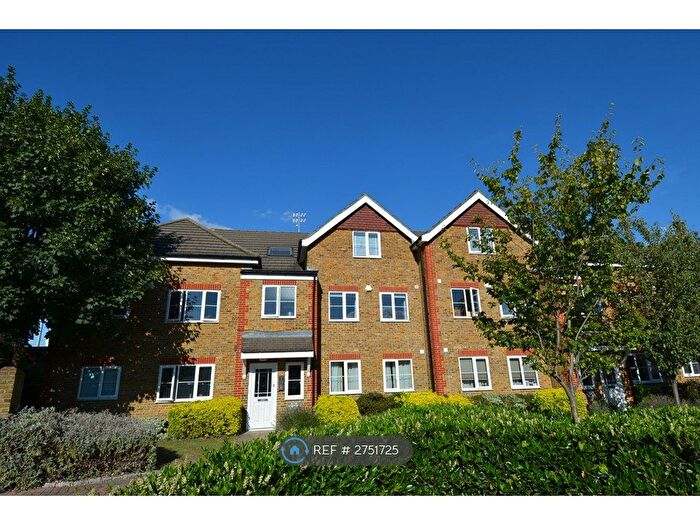 2 Bedroom Flat To Rent In Kempton Avenue, Sunbury-On-Thames, TW16