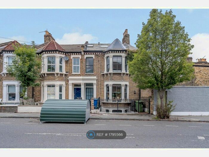 2 Bedroom Flat To Rent In Lyndhurst Grove, London, SE15