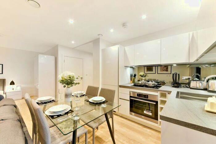 Studio To Rent In Sandown House, London Square Staines, Staines, TW18