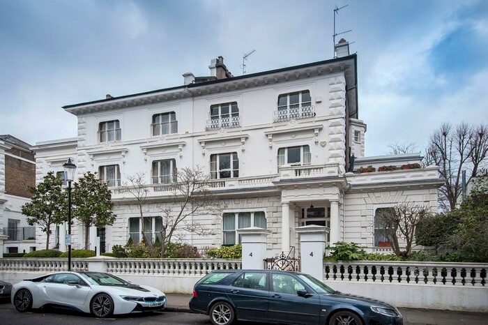 2 Bedroom Flat To Rent In The Boltons, London, SW10