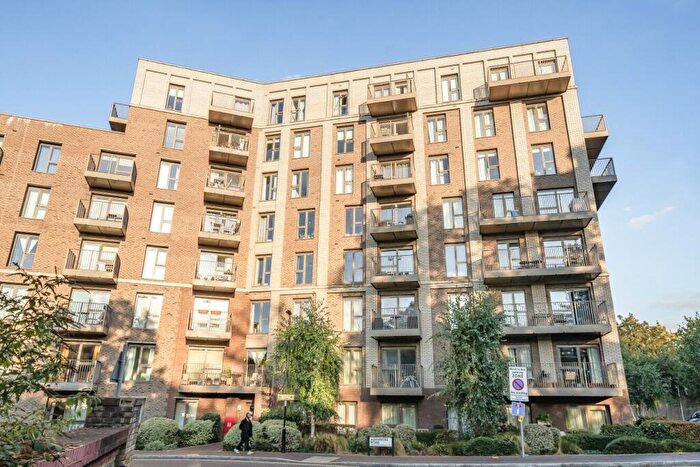 2 Bedroom Flat For Sale In Adenmore Road, Catford, London, SE6