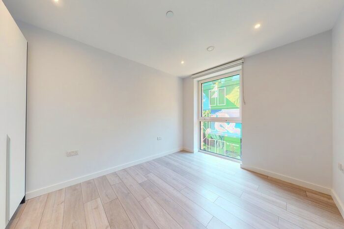 2 Bedroom Flat To Rent In Chatteris Way, London, SE17