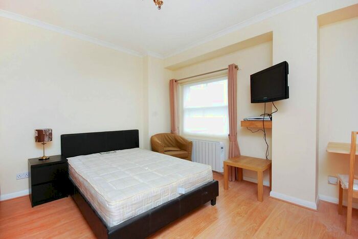 Studio To Rent In Kings Road, Kings Road, London, SW10