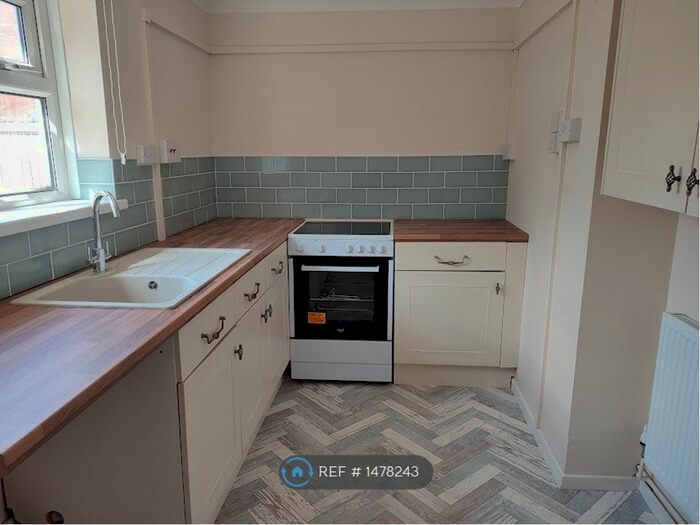 1 Bedroom Flat To Rent In Heather Crescent, Sketty, Swansea, SA2