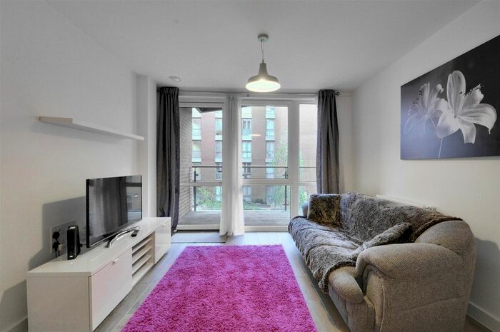 1 Bedroom Flat To Rent In High Street, Brentford, TW8