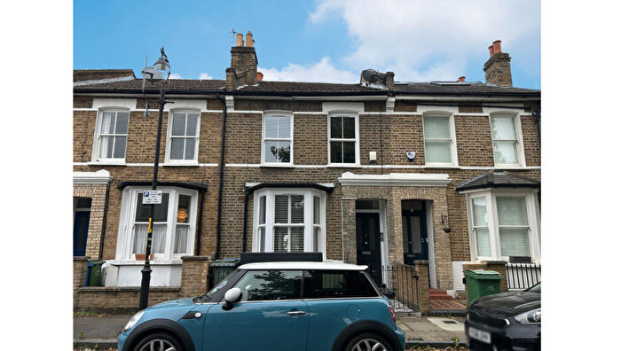 1 Bedroom Flat For Sale In Howden Street, Peckham, London, SE15