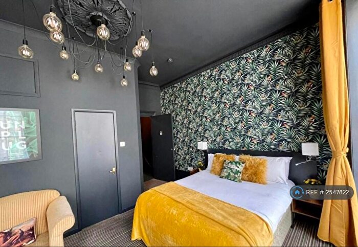 1 Bedroom Flat To Rent In Hotel Rooms Ensuite, Brighton, BN2
