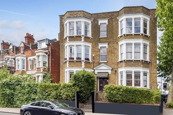 3 Bedroom Flat To Rent In Mill Lane, London, NW6