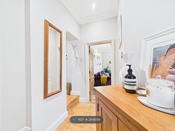 2 Bedroom Flat To Rent In Bethnal Green Road, London, E2