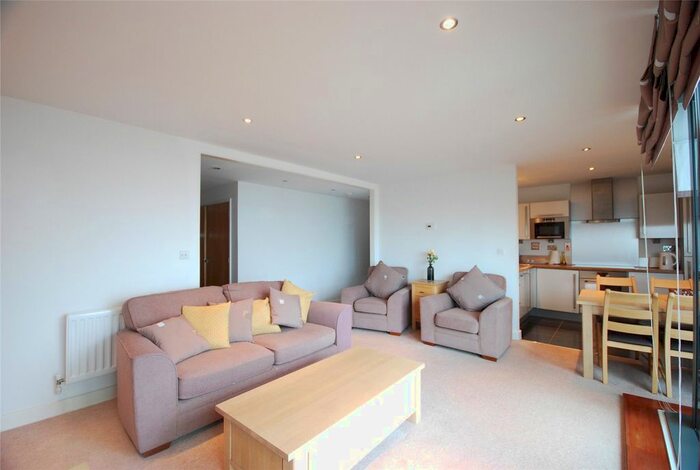 2 Bedroom Flat To Rent In Elektron Tower, Blackwall Way, E14