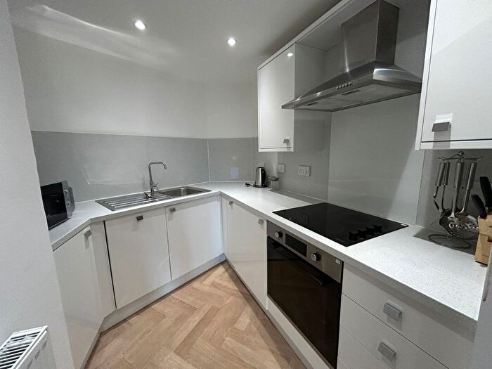 2 Bedroom Flat To Rent In Garrioch Road, North Kelvinside, Glasgow, G20