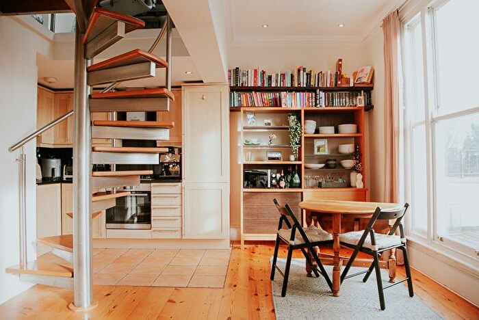 1 Bedroom Flat For Sale In Tollington Park, Finsbury Park, London, N4