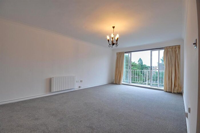 2 Bedroom Flat To Rent In Western Road, Poole, BH13