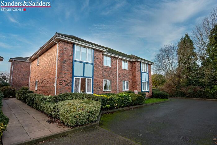 2 Bedroom Flat To Rent In Corinthian Court, Alcester, B49