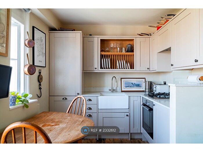 1 Bedroom Flat To Rent In Chepstow Crescent, London, W11