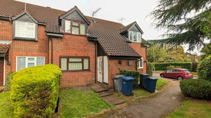 1 Bedroom Terraced House To Rent In Boleyn Way, Barnet, EN5