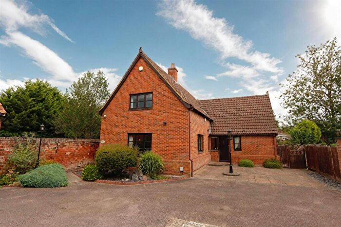 3 Bedroom Detached House For Sale In North Bridge Street, Shefford, SG17