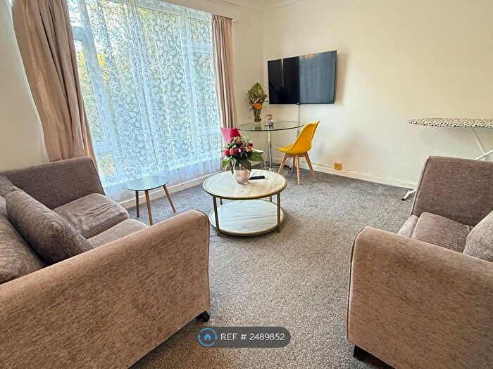 2 Bedroom Flat To Rent In Arnolds Way, Oxford, OX2