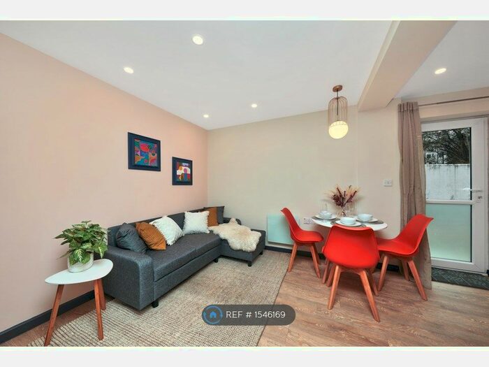 3 Bedroom Flat To Rent In Adrian House, London, E15