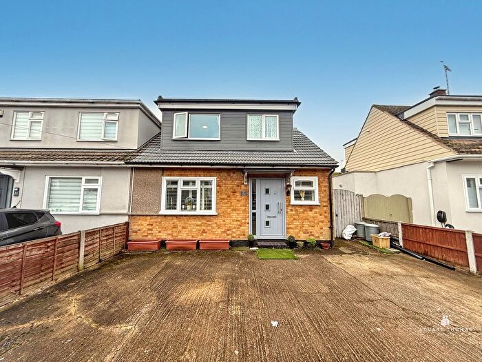 3 Bedroom Chalet For Sale In Greenways, Benfleet, SS7