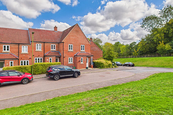 3 Bedroom Terraced House For Sale In Siskin Drive, Hemel Hempstead, HP3