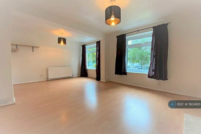 2 Bedroom Flat To Rent In Millfield, Leamington Spa, CV31