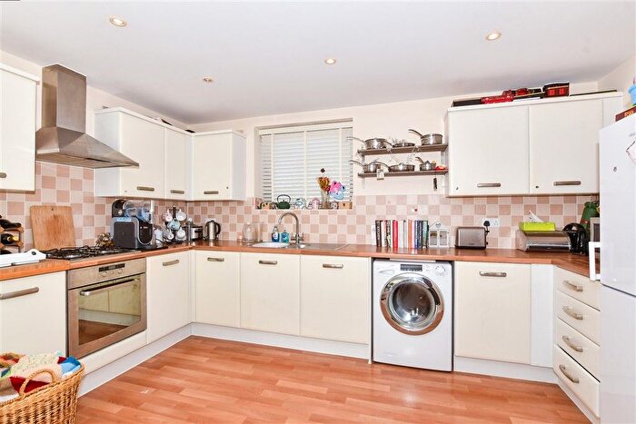 2 Bedroom Flat For Sale In Clifford Way, Maidstone, Kent, ME16