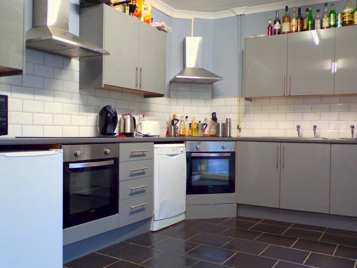 8 Bedroom Terraced House To Rent In Mansel Street, Swansea, SA1