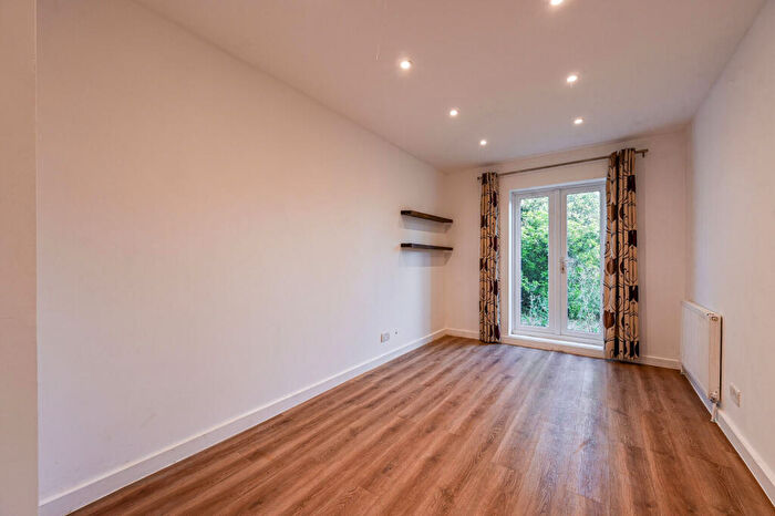 3 Bedroom Terraced House For Sale In Walpole Road, Bromley, BR2
