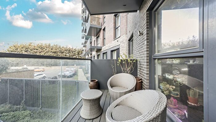 1 Bedroom Flat For Sale In Cranton Avenue, Hayes, UB3