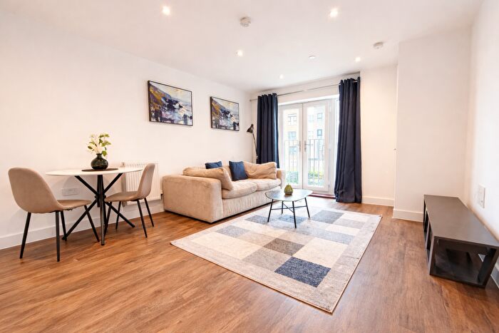 1 Bedroom Flat To Rent In Rochester Riverside, Rochester, ME1