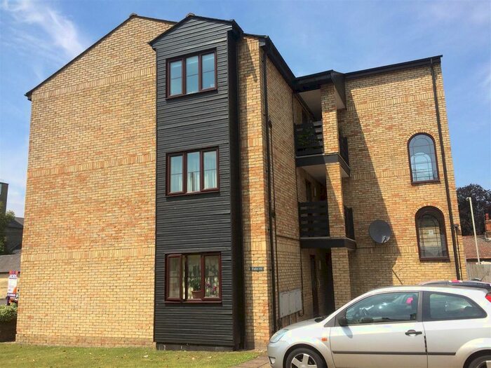 2 Bedroom Flat To Rent In Kneesworth Street, Royston, SG8