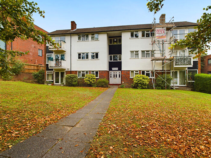 2 Bedroom Flat To Rent In Foxgrove Road, Beckenham, BR3