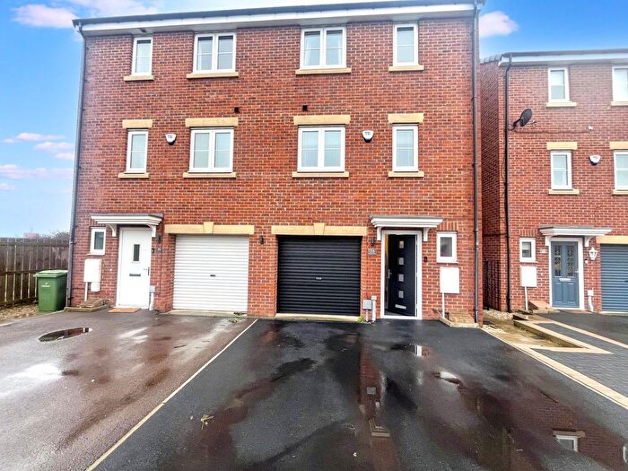 4 Bedroom Town House For Sale In Hexham Gardens, Blyth, NE24