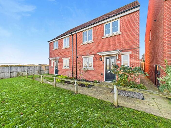 3 Bedroom Semi-Detached House For Sale In Cherry Drive, Pontefract, WF8