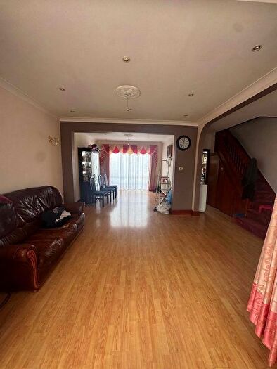 3 Bedroom Terraced House To Rent In London, NW9