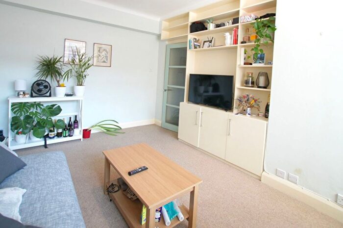 1 Bedroom Flat To Rent In Balham High Road, London, SW17