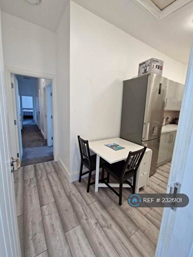 3 Bedroom Flat To Rent In Queens Road, Beeston, NG9