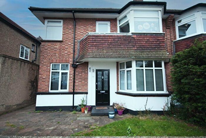 2 Bedroom Apartment To Rent In Station Road, Leigh-On-Sea, SS9