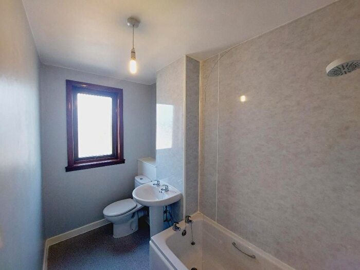 2 Bedroom Flat To Rent In Kirk Street, Dundee, DD2