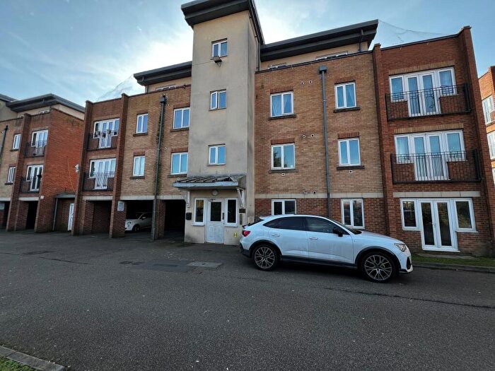 2 Bedroom Flat To Rent In Plover House, Rainham, RM13