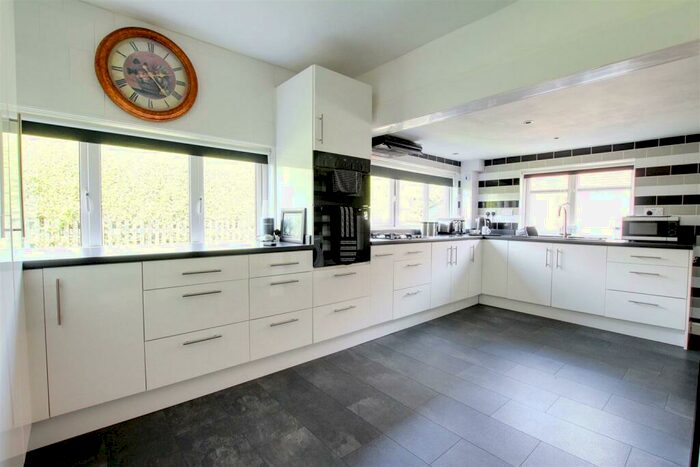 5 Bedroom Detached House For Sale In The Crescent, Sandilands, LN12