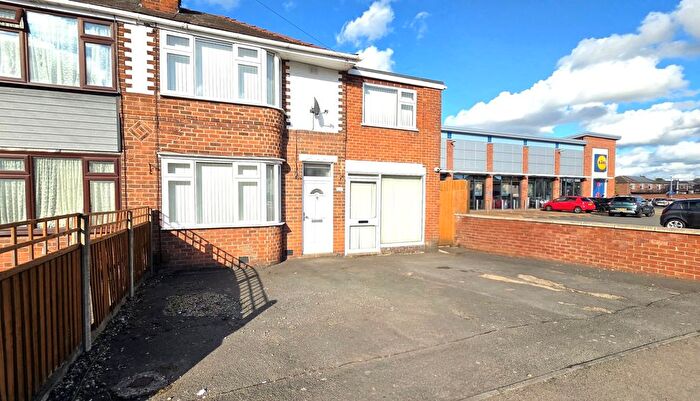3 Bedroom Semi-Detached House To Rent In Gipsy Lane, Leicester, LE4