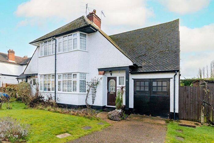 3 Bedroom Semi Detached House For Sale In Mount View, Rickmansworth, WD3