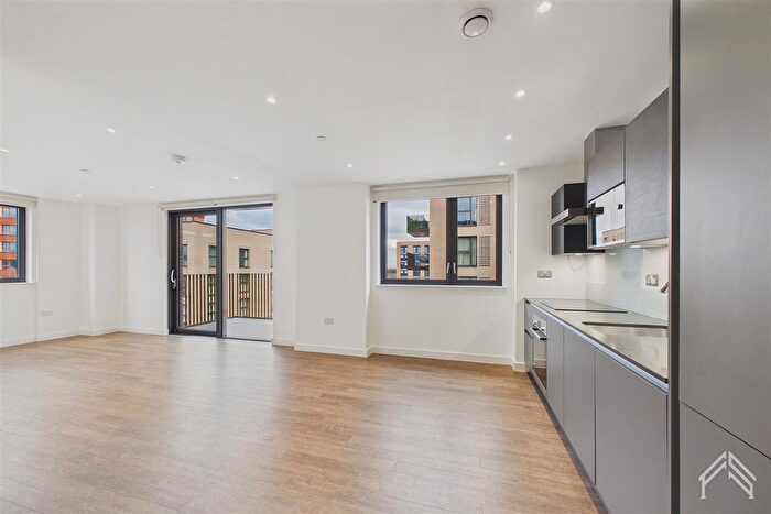 2 Bedroom Flat To Rent In Vanguard Way, London, E17